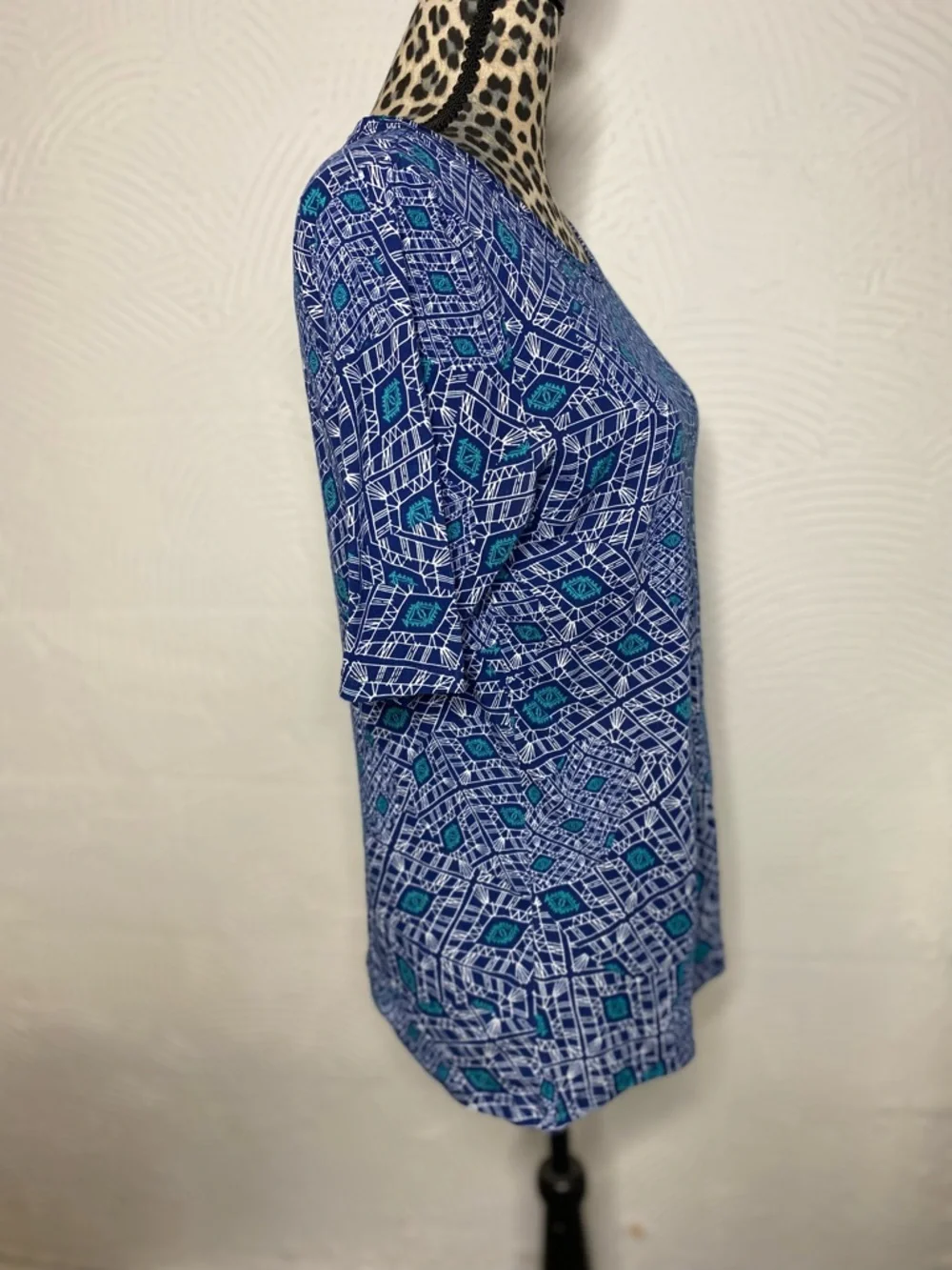 LuLaRoe Blue and Teal Geometric Short Sleeve Top